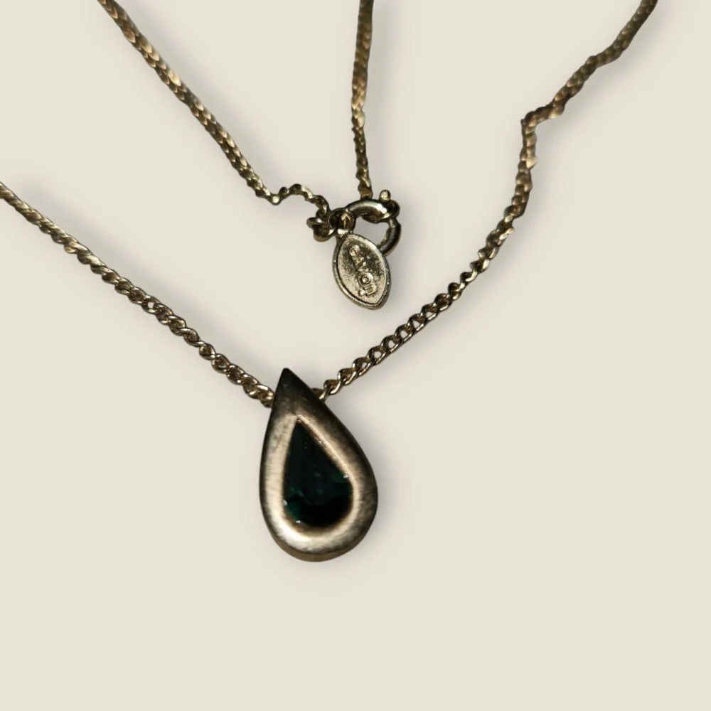 Vintage Avon Green Teardrop Necklace - Picture 4 of 5